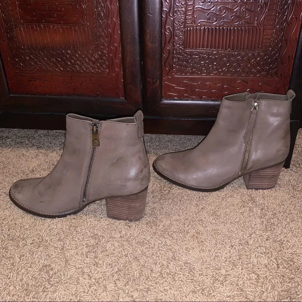 Blondo Vegas Waterproof Bootie - Picture 2 of 9